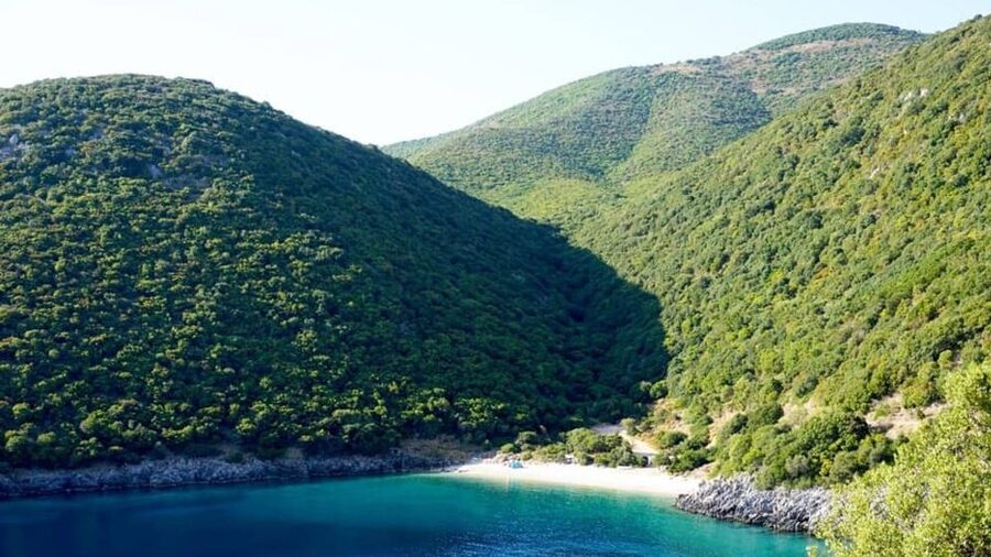 Kefalonia: Island Highlights Bus and Boat Tour with Lunch - Assos, a short walk through a storybook village