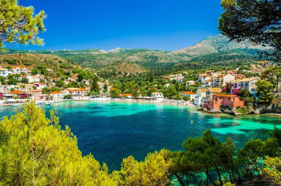 Kefalonia: Island Highlights Bus and Boat Tour with Lunch - Guides, group rhythm, and the human side