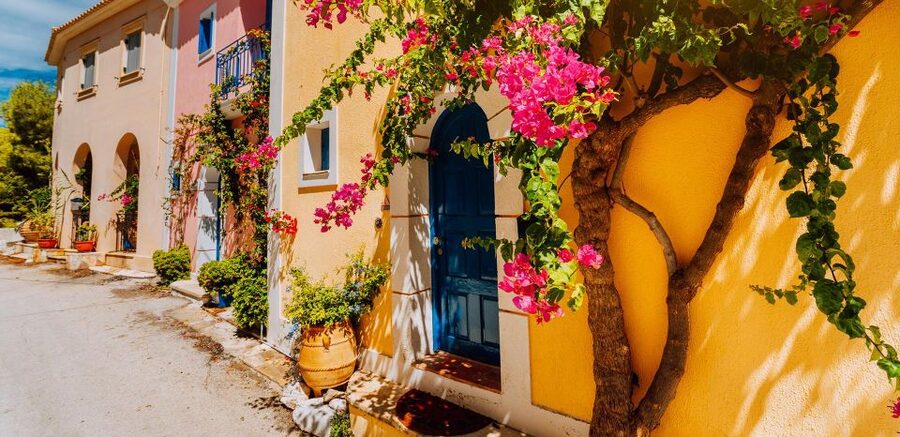 Kefalonia: Island Highlights Bus and Boat Tour with Lunch - Who should book this Kefalonia day trip?