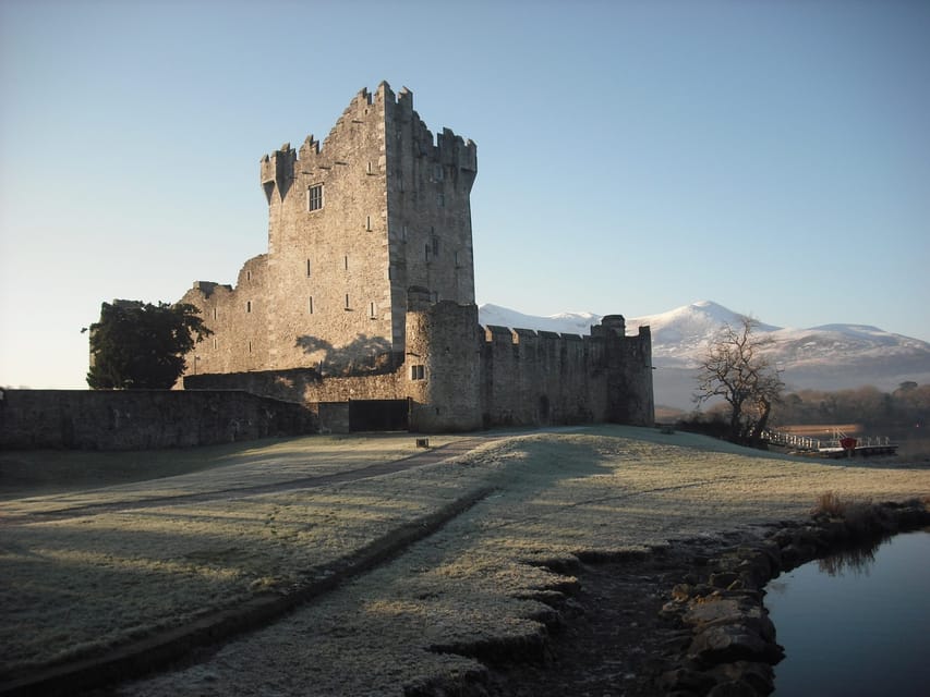 Killarney: Hop-On Hop-Off Bus to Killarney National Park - Muckross Traditional Farms and rural Ireland