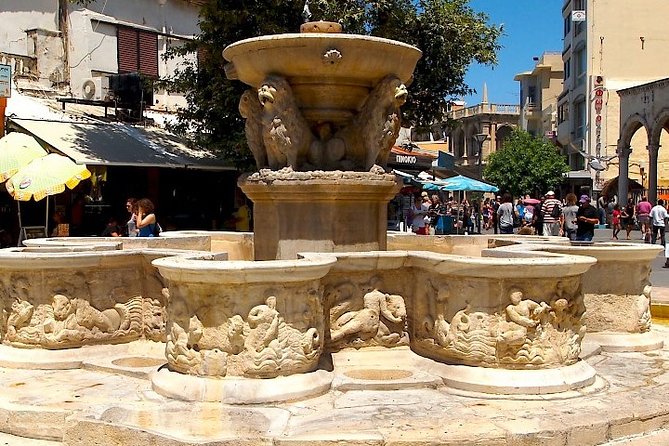 KNOSSOS & HERAKLION CRETE, day professional guided coach tour - Two hours and 40 minutes for the old market and lunch