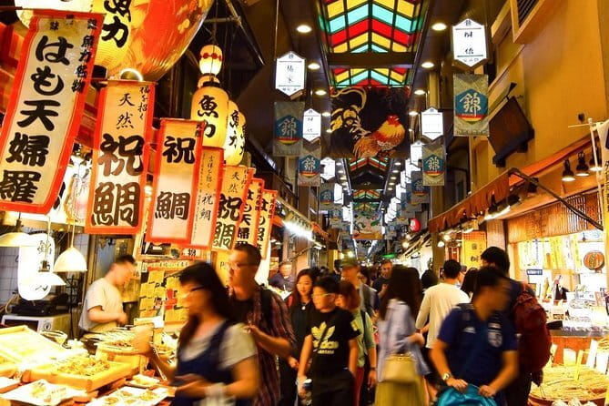Kyoto Sagano Romantic Train in Arashiyama Bus Tour - A Kyoto-style buffet at Arashiyama