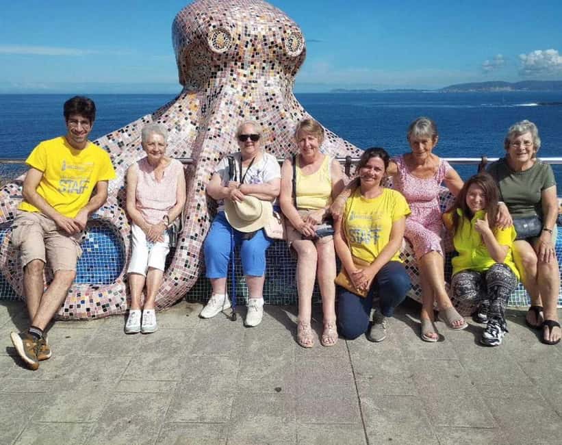 La Coruna: Sightseeing Bus Tour for Cruisers - The aquarium, beaches, and the octopus sculpture