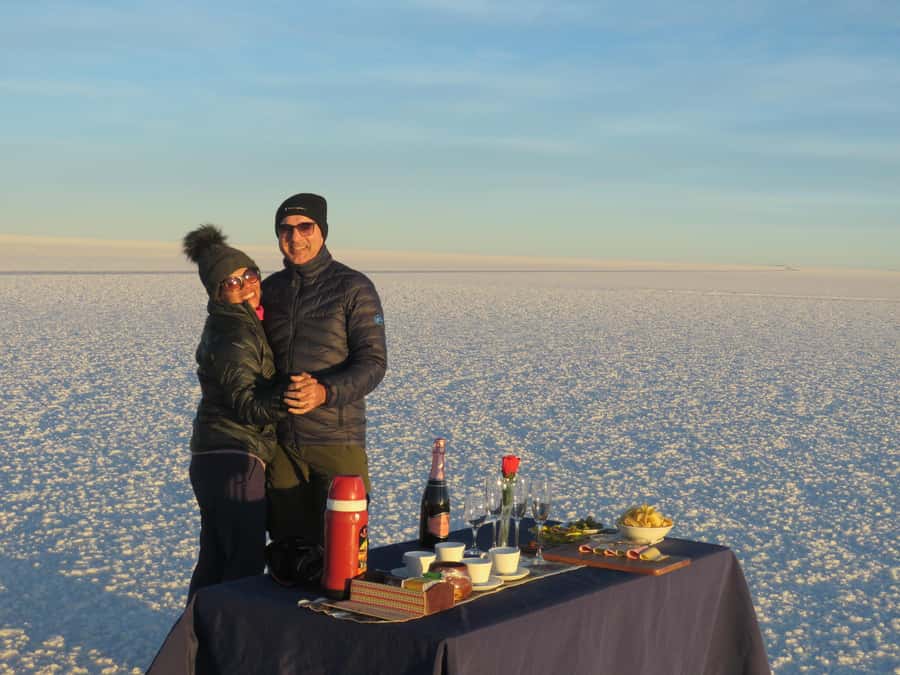 La Paz: Uyuni Salt Flats Tour by Bus - Sunset, warm drinks, and the ride back