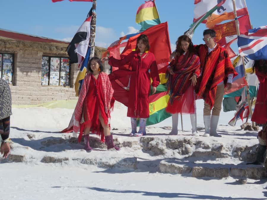 La Paz: Uyuni Salt Flats Tour by Bus - Incahuasi Island and its giant cacti