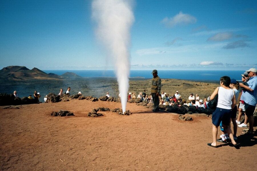 Lanzarote: Full Day Bus Tour with Scenic Views - La Geria and Lanzarote’s unusual vineyards