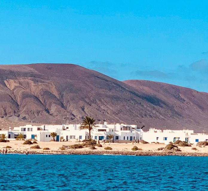 Lanzarote: Return Ferry to La Graciosa with Bus Pickup - The morning pickup from Lanzarote