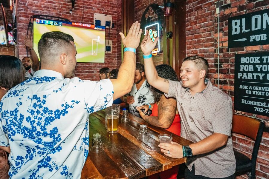 Las Vegas: Club Crawl and Party Bus with Free Drinks - Is the club crawl good value for you?
