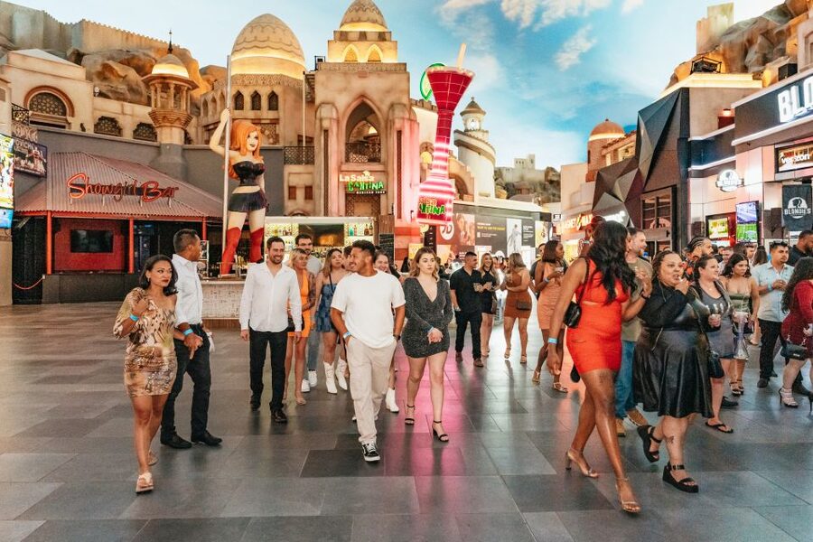 Las Vegas: Club Crawl and Party Bus with Free Drinks - What your $85 buys on the Las Vegas Strip