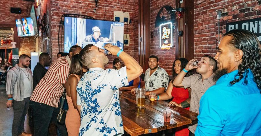Las Vegas: Club Crawl and Party Bus with Free Drinks - Your first hour: check-in, drinks, and meeting the group
