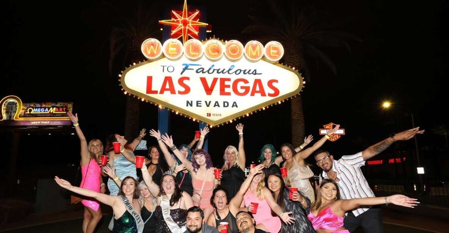 Las Vegas: Club Crawl by Party Bus w/ Free Drinks - Meeting the host and starting the night