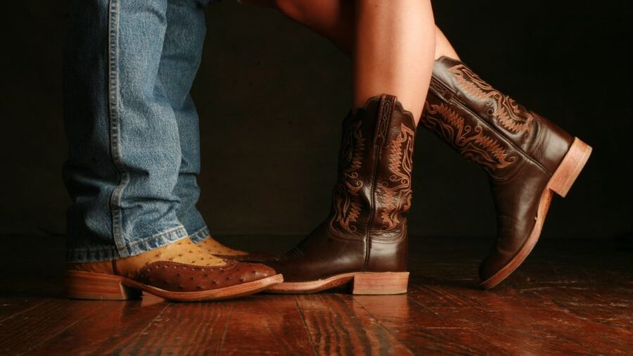 Las Vegas: Country Bar Crawl by Party Bus w/ Mixed Drinks - What the $59 country crawl actually includes