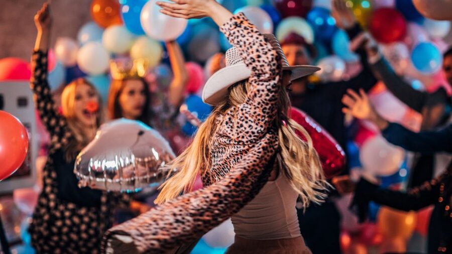 Las Vegas: Country Bar Crawl by Party Bus w/ Mixed Drinks - What you should wear, and what you should leave behind