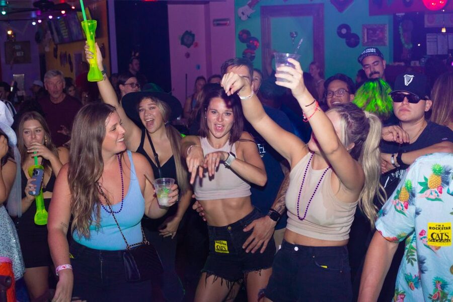 Las Vegas Fremont Street Bar Crawl (party bus add-on option) - Timing, route length, and what the four hours mean
