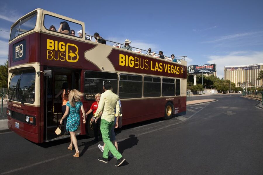 Las Vegas: Hop-on Hop-off Sightseeing Tour by Open-Top Bus - Day commentary, live guides, and the app