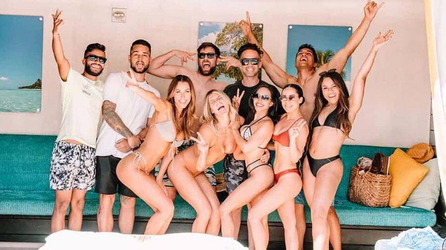 Las Vegas : Pool Crawl w/ Party Bus, Open Bar & VIP Entry - How the pool-club stops work