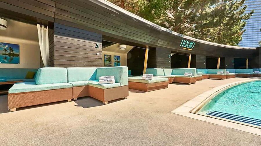 Las Vegas : Pool Crawl w/ Party Bus, Open Bar & VIP Entry - Music, hosts, and the social side