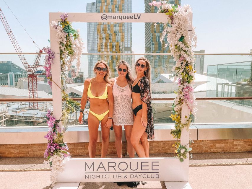 Las Vegas: Pool Crawl with Free Drinks on the Party Bus - Key points at a glance
