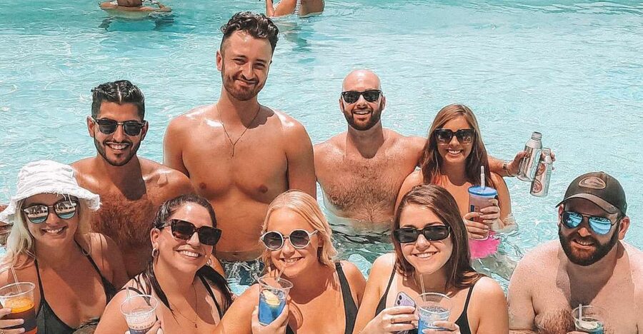 Las Vegas: Pool Crawl with Free Drinks on the Party Bus - How reliable is the advertised lineup?