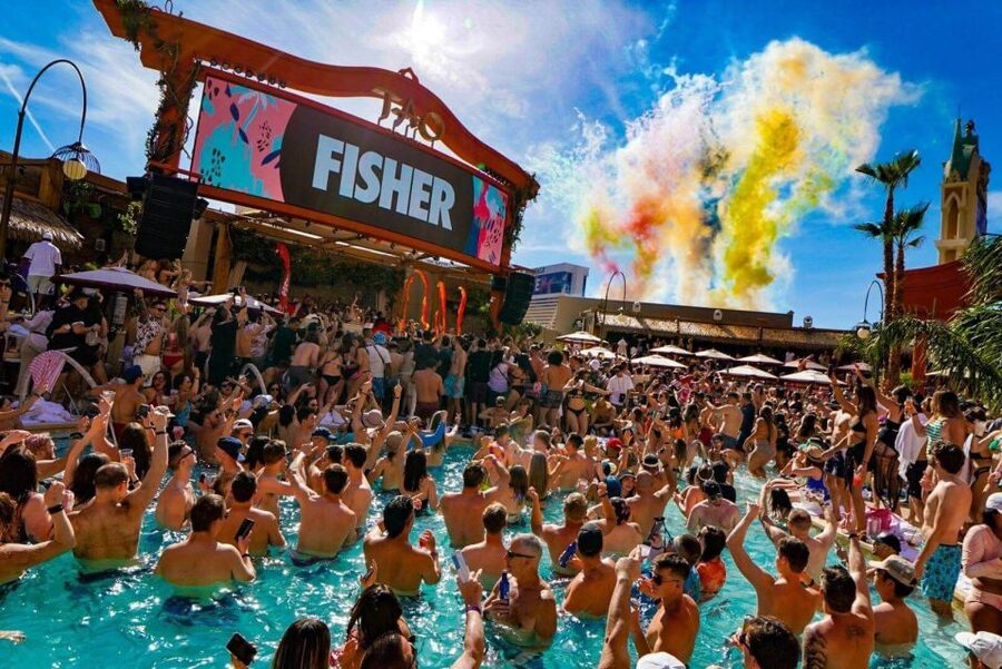 Las Vegas: Pool Party Crawl by Party Bus - Your first pool party and the value of fast entry