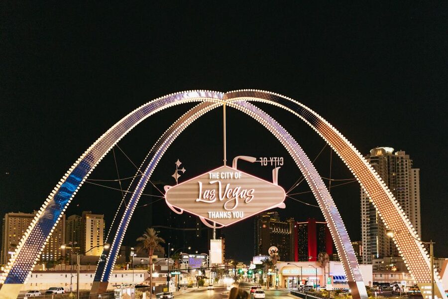 Las Vegas: Sightseeing Night Tour by Open-top Bus - What the commentary adds to the ride