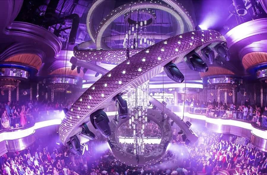 Las Vegas: VIP Club Crawl with Party Bus and Drinks - The atmosphere is made for a certain kind of night