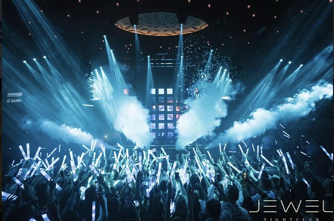 Las Vegas: VIP Club Crawl with Party Bus, Express Entry & Drinks - Who will enjoy this Las Vegas night most
