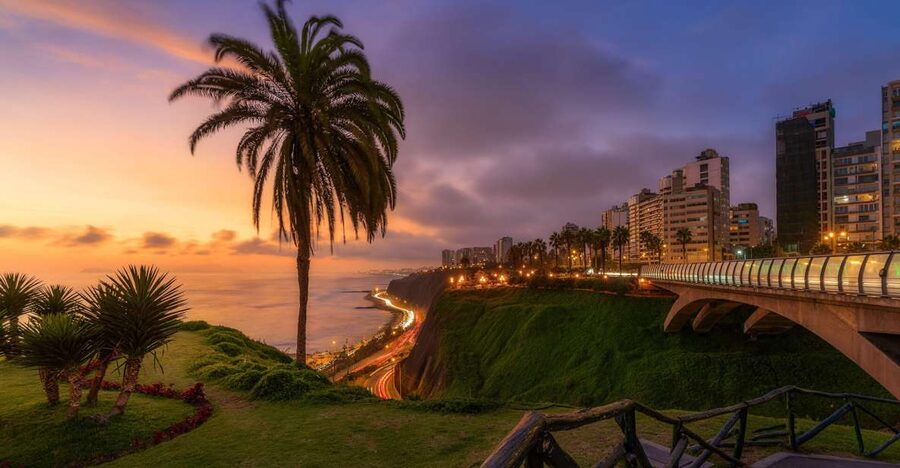 Lima: City Sightseeing Panoramic Bus Tour - Miraflores parks, mansions, and boardwalks