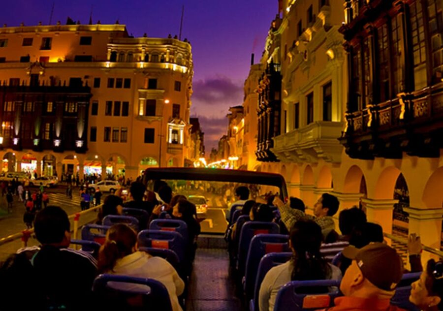 Lima : City tour 360° Panoramic bus - Sightseeing Tour - Entering Lima’s Historic Center