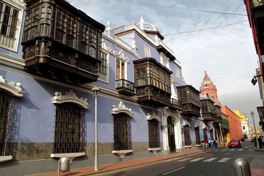 Lima : City Tour by Panoramic Bus - Walking & Catacombs - What the $42 price includes, and what it does not