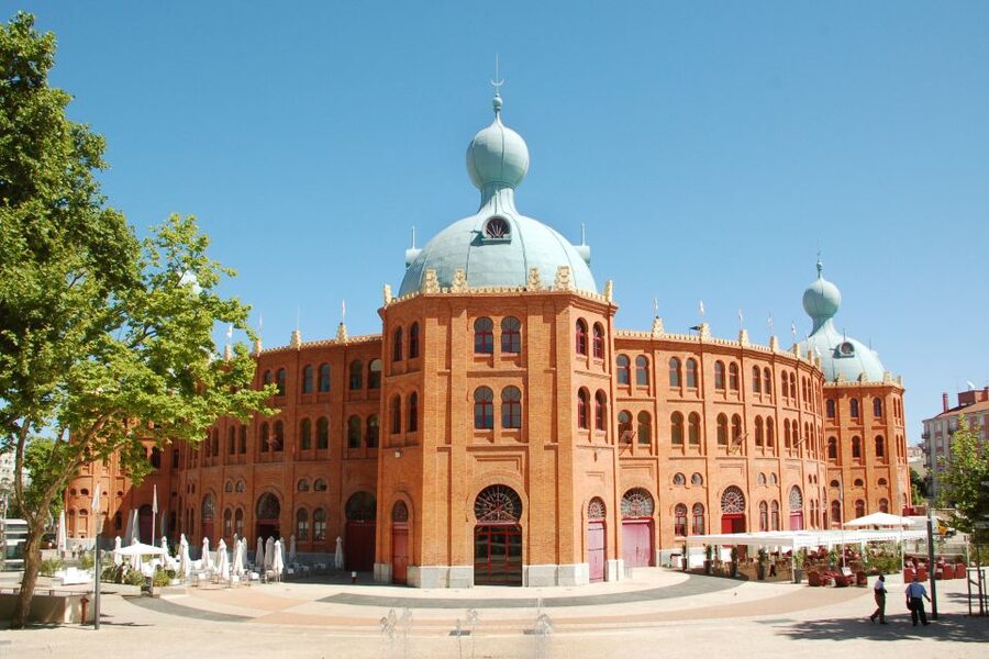 Lisbon: 1-or 2-Day Hop-On Hop-Off Bus Tour - Use the public trams to add real value