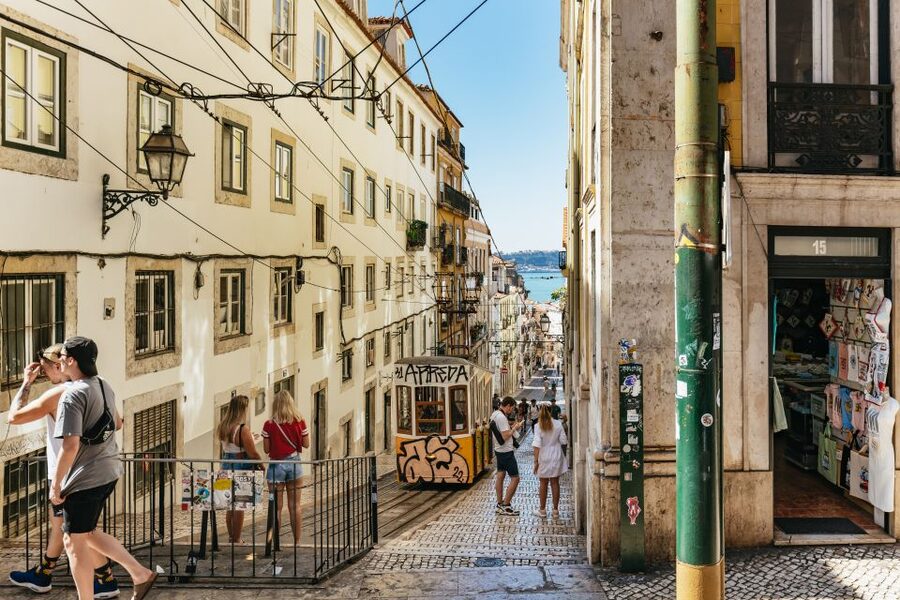 Lisbon: 72/96-Hour Hop-On Hop-Off Bus, Tram & Boat Ticket - Who will get the most from this ticket?