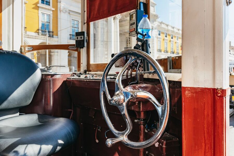 Lisbon: 72/96-Hour Hop-On Hop-Off Bus, Tram & Boat Ticket - See Oriente on the Modern Lisbon route