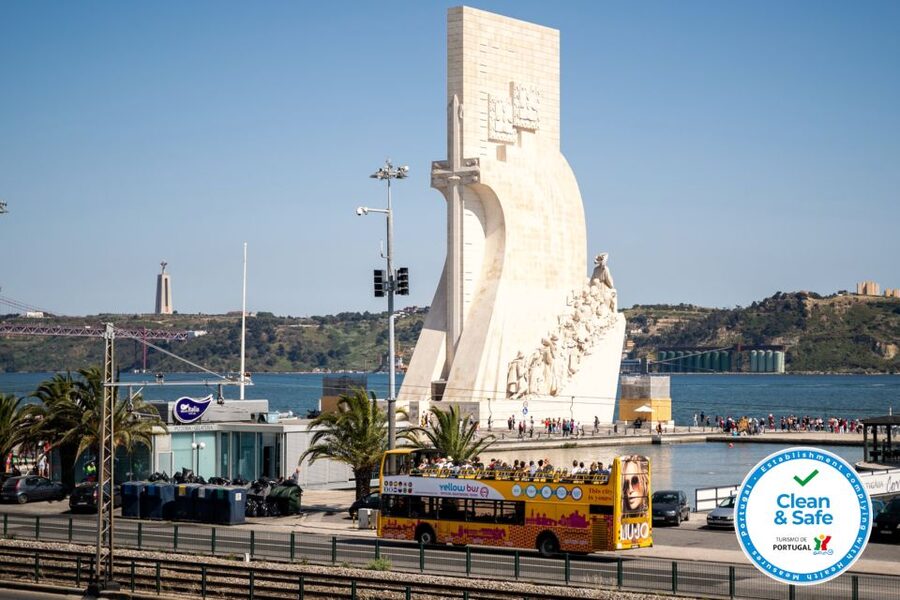 Lisbon: Boat Tour Ticket and Hop-on Hop-off 48-Hour Bus. - What the $28 pass really buys you