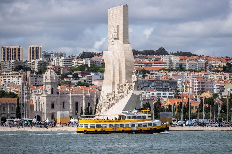Lisbon: Boat Tour Ticket and Hop-on Hop-off 48-Hour Bus. - The Modern Lisbon route to Parque das Nações
