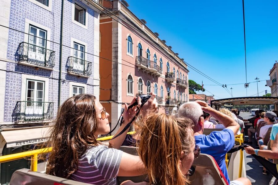 Lisbon: City Sightseeing Hop-On Hop-Off Bus Tour - Audio guide, comfort, and the small frustrations