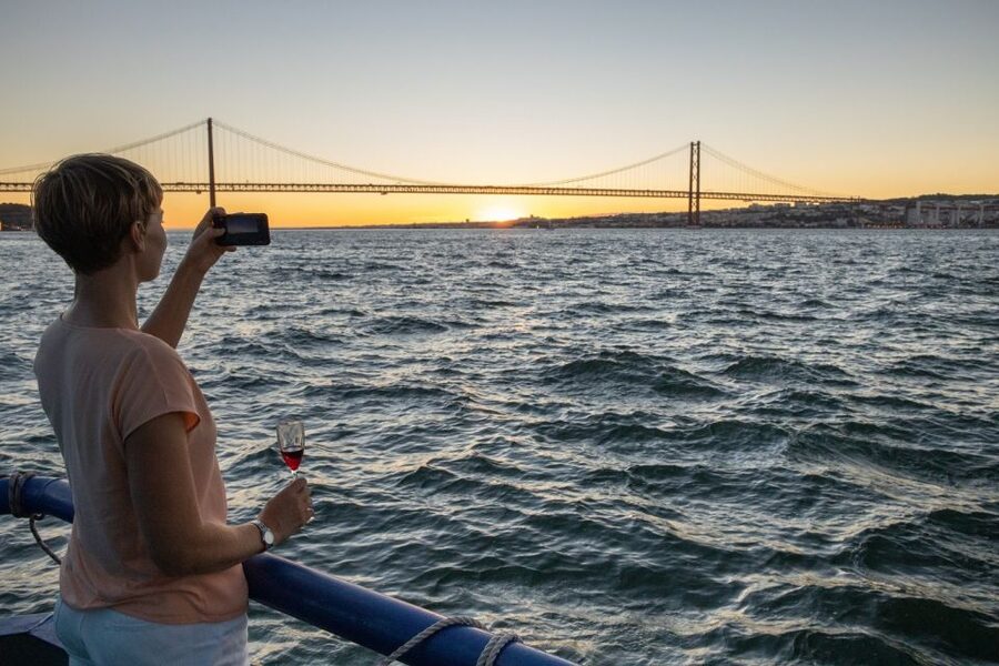 Lisbon: Sightseeing Boat Tour with Hop-On Hop-Off Option - Is $21 a fair price?