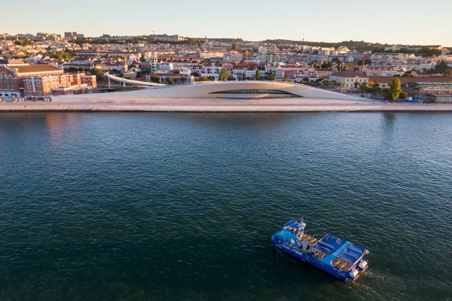 Lisbon: Sightseeing Boat Tour with Hop-On Hop-Off Option - Choosing your starting point in Lisbon