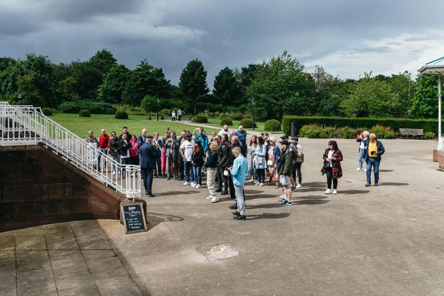 Liverpool: Official Peaky Blinders Coach Tour of Merseyside - Standing where Changretta is killed