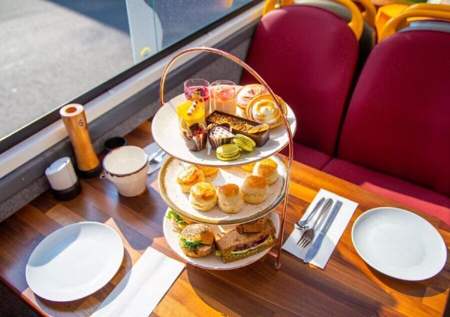 London: Afternoon Tea Bus with a Glass of Prosecco - Finding the pink striped bus at Golden Tours Stop 1
