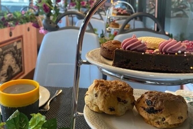 London Afternoon Tea Bus with Panoramic Tour - How much value does $67.52 offer?