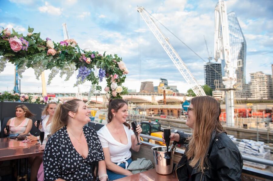London: Bar Bus Tour by Tootbus - The 75-minute route through central London