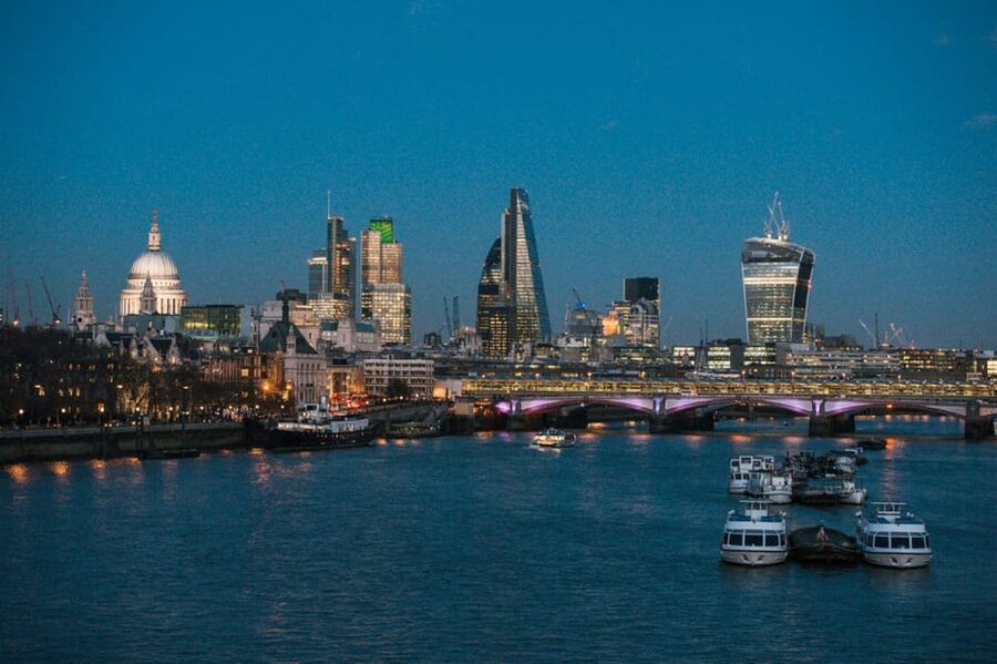 London: Big Bus Panoramic Evening Tour by Open-Top Bus - Audio commentary in seven languages