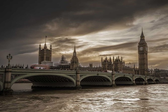 London by Night Sightseeing Tour - Open Top Bus - Westminster under the spotlights