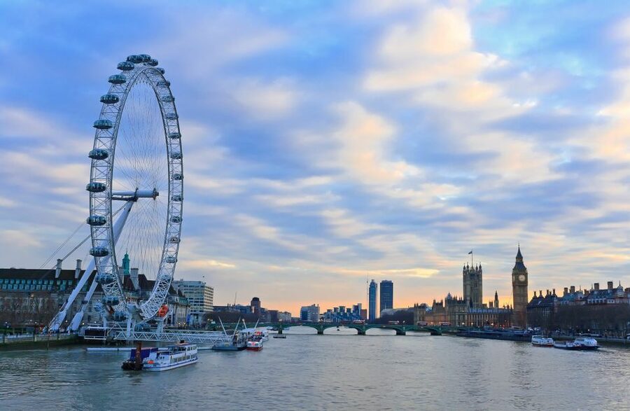 London: Christmas Lights Bus Tour With Live Guide - Key points to know before booking