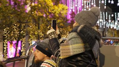 Christmas Lights Bus Tour With Live Guide