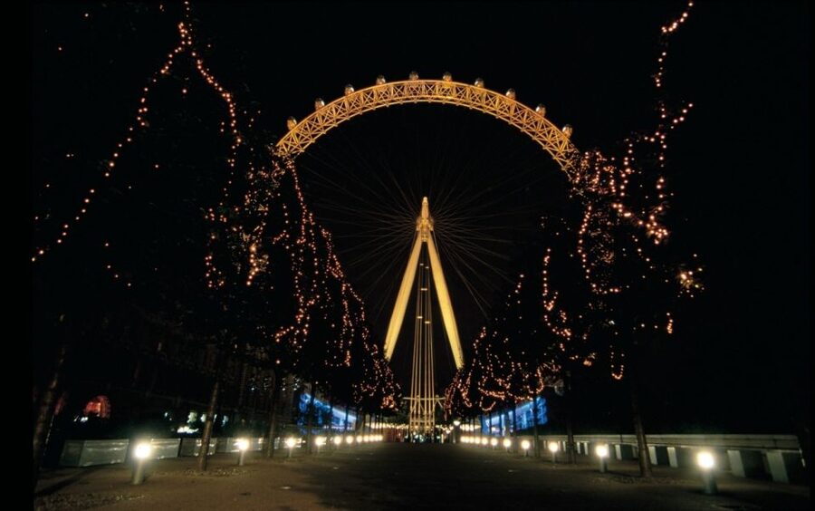 London: Christmas Lights Bus Tour With Live Guide - Regent Street’s famous angel lights
