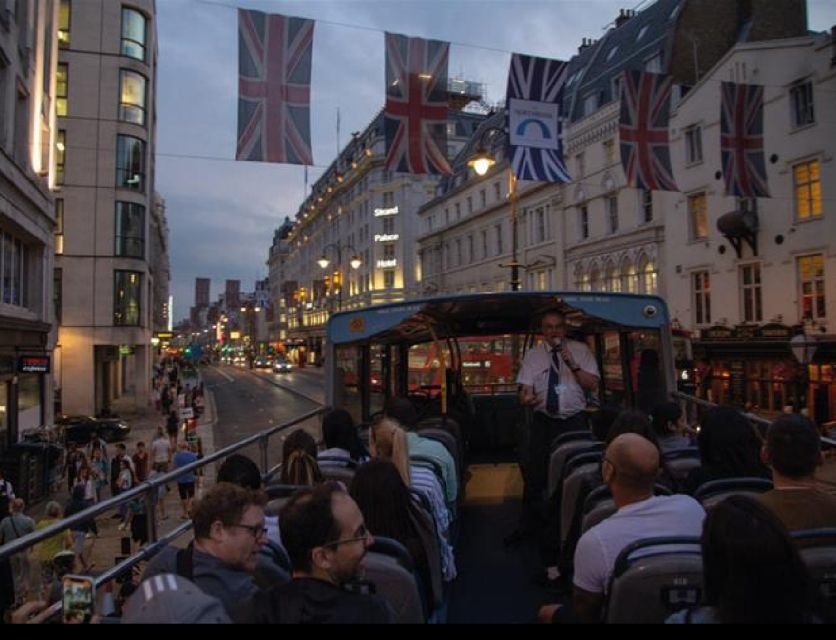 London: Christmas Lights Bus Tour With Live Guide - What the live guide adds