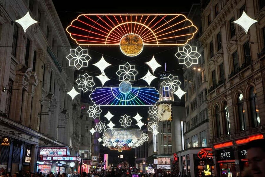 London: Christmas Lights Tour by Vintage Bus - Regent Street delivers the big visual moment