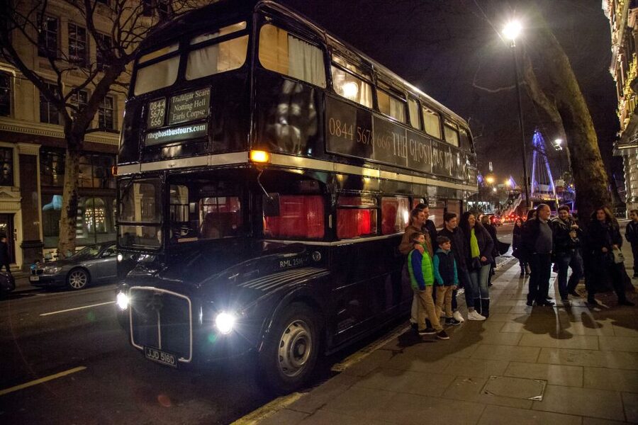 London: Comedy Horror Ghost Tour on a Bus - Westminster Abbey and the sights around Big Ben
